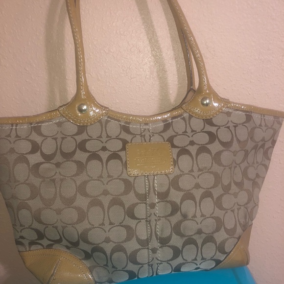 Coach - Picture 1 of 5